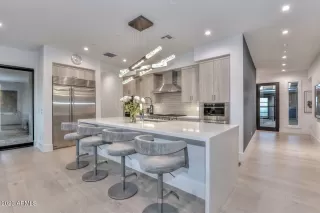 Photo #4: 6536035 Listing