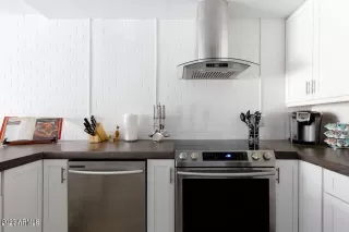 Photo #3: 6536182 Listing