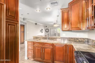 Photo #4: 6538120 Listing 