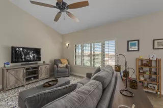 Photo #5: 6539944 Listing