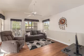 Photo #5: 6540579 Listing