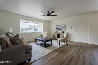 Photo #6: 6540998 Listing