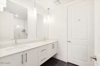 Photo #5: 6541626 Listing