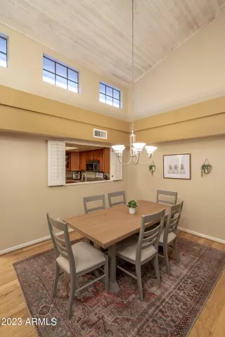 Photo #5: 6542347 Listing