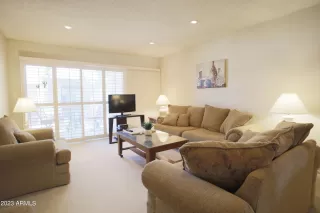 Photo #5: 6544390 Listing