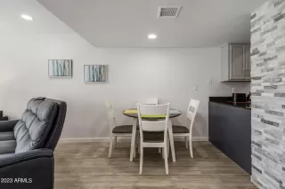 Photo #5: 6546789 Listing