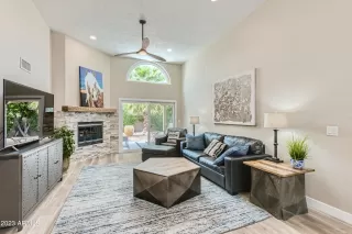 Photo #5: 6547000 Listing 