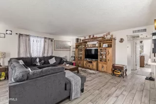 Photo #4: 6547077 Listing