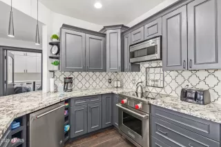 Photo #3: 6548898 Listing