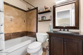 Photo #5: 6551852 Listing