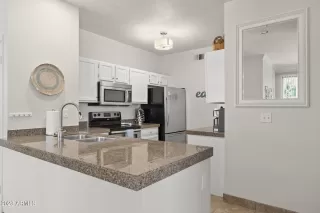 Photo #5: 6552515 Listing