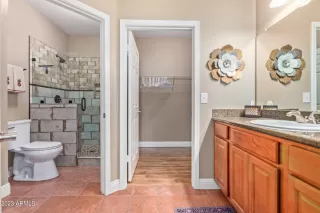 Photo #6: 6552620 Listing