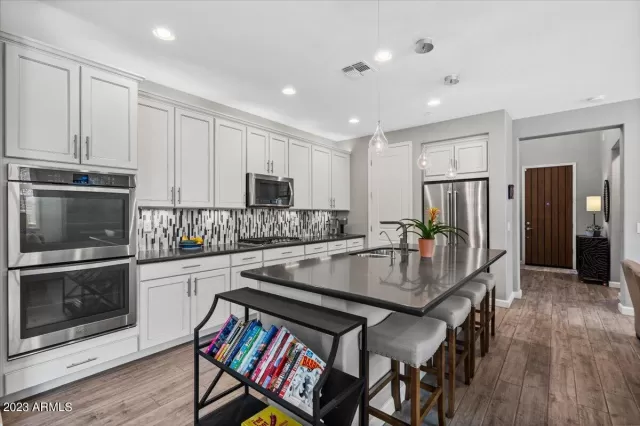 MLS: 6552889 Condo For Sale