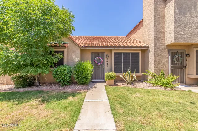 MLS: 6553785 Condo For Sale