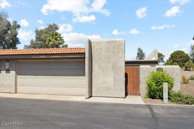 MLS: 6553918 Condo For Sale