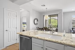 Photo #3: 6554000 Listing