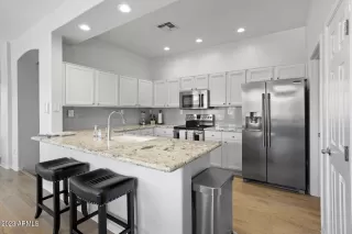 Photo #4: 6554000 Listing