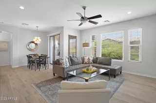 Photo #6: 6554000 Listing