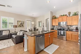 Photo #5: 6554448 Listing