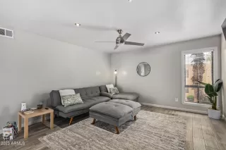 Photo #5: 6557117 Listing