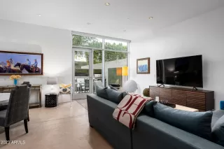 Photo #5: 6557611 Listing