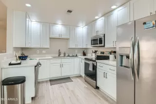 Photo #4: 6558419 Listing 