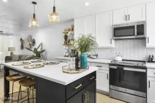 Photo #5: 6560573 Listing