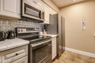 Photo #3: 6561147 Listing