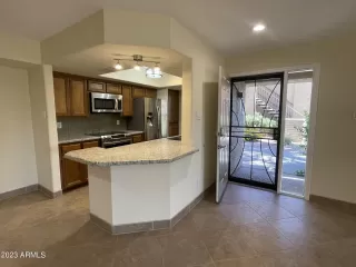 Photo #4: 6561372 Listing