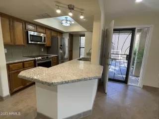 Photo #6: 6561372 Listing