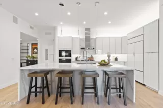 Photo #4: 6561839 Listing