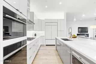 Photo #5: 6561839 Listing