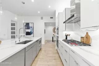 Photo #6: 6561839 Listing