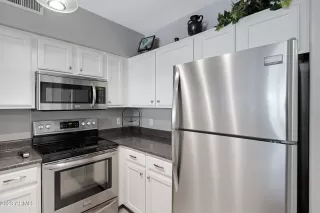 Photo #5: 6561899 Listing