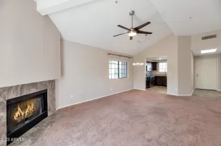 Photo #3: 6562000 Listing