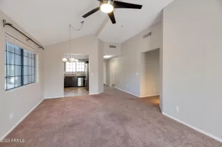 Photo #4: 6562000 Listing