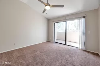 Photo #5: 6562000 Listing