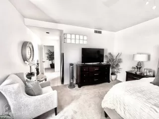 Photo #4: 6562681 Listing