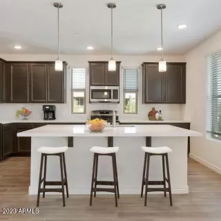 Photo #2: 6569731 Listing