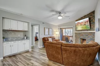 Photo #3: 6570160 Listing