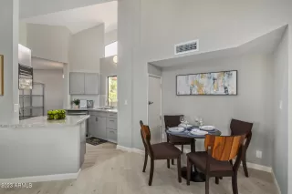 Photo #6: 6572200 Listing