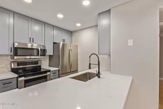 Photo #3: 6574356 Listing