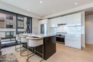 Photo #2: 6576169 Listing