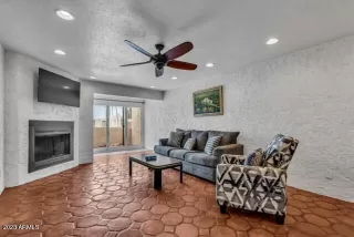 Photo #5: 6577464 Listing