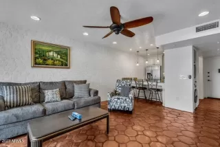 Photo #6: 6577464 Listing