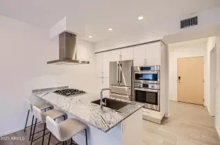 Photo #3: 6578384 Listing