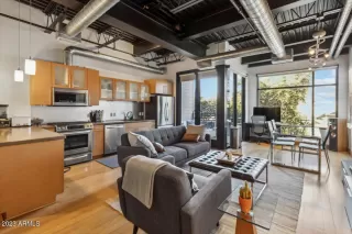 Photo #2: 6579491 Listing 