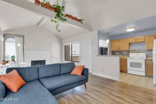 Photo #6: 6579974 Listing 