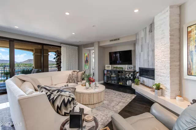 MLS: 6580186 Condo For Sale