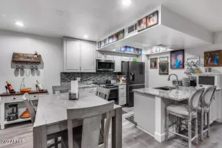 Photo #4: 6580666 Listing